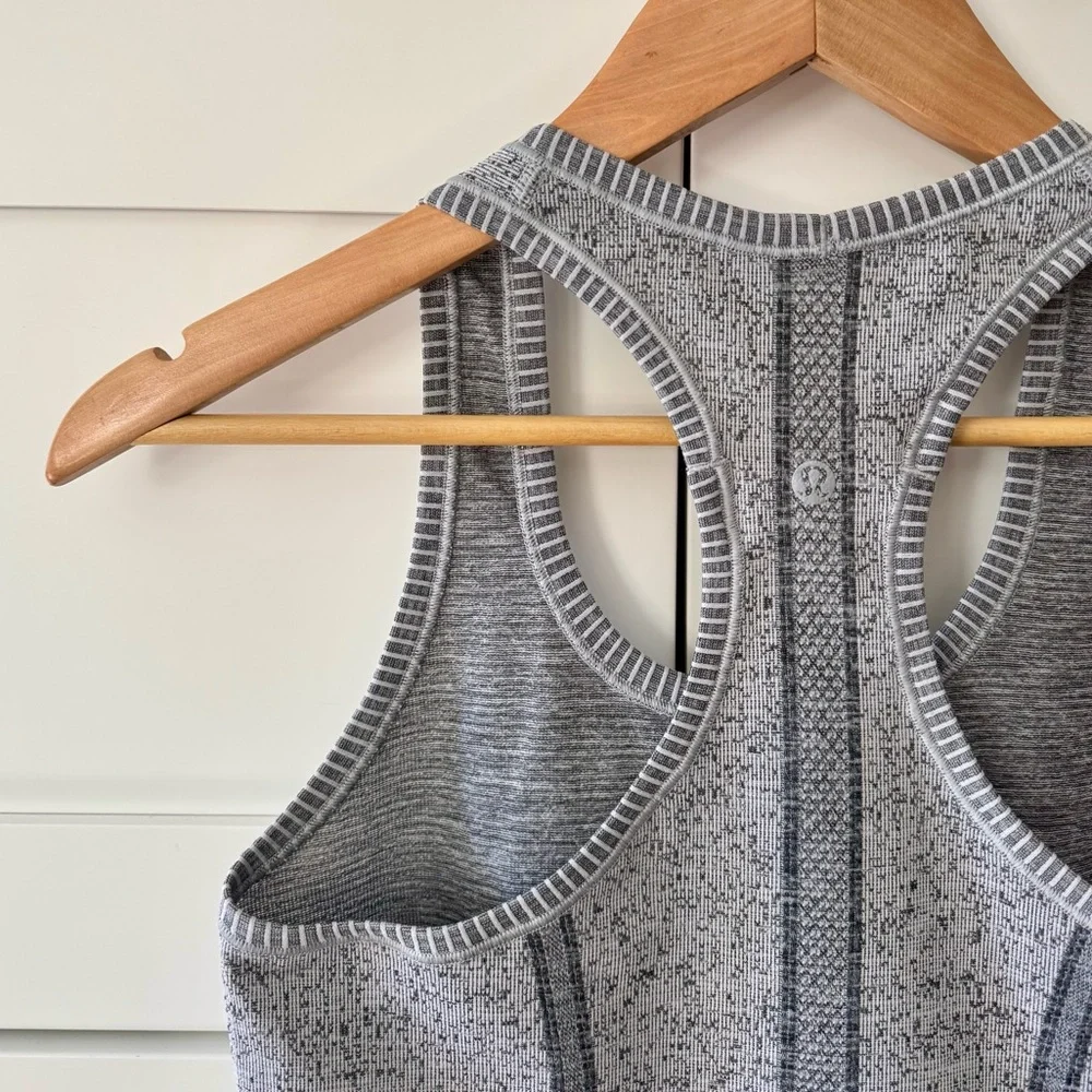 Lululemon Athletica Swiftly Tech Racerback Tank, White / Dark Cast (Ombre) sz. 6